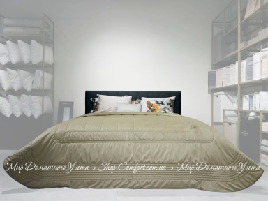 Бархатное покрывало Blumarine Blu Velvet 270х270 бежевое